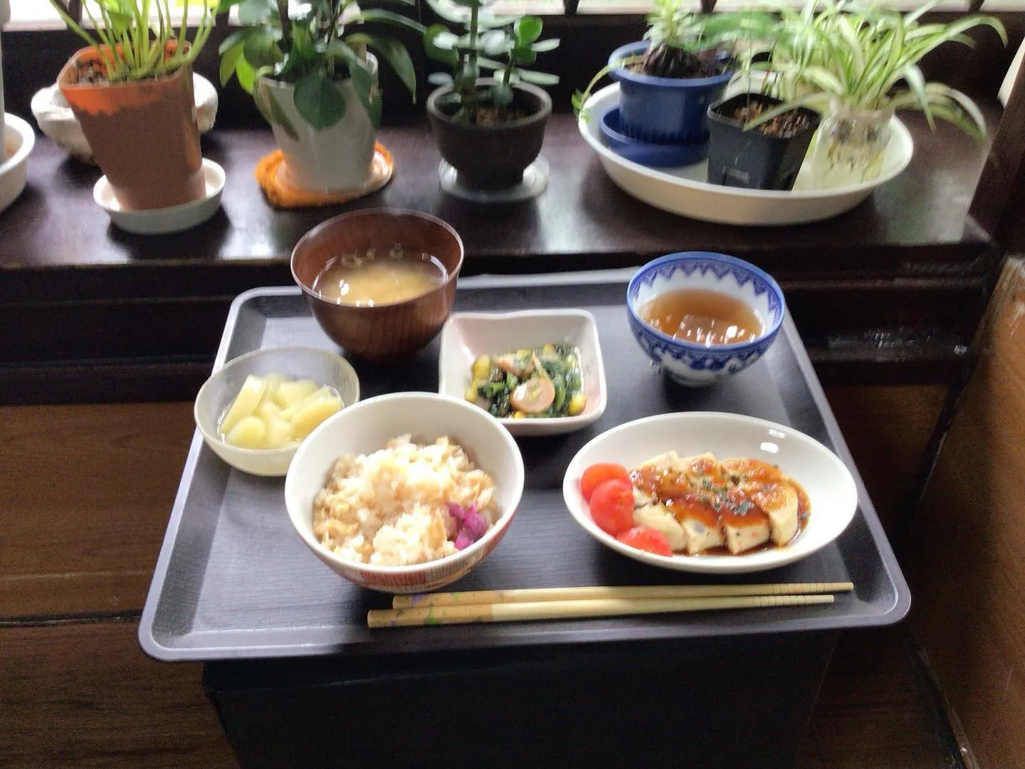 今日のお昼御飯は甘酢生姜の炊き込みご飯と豆腐ハンバーグ等です...